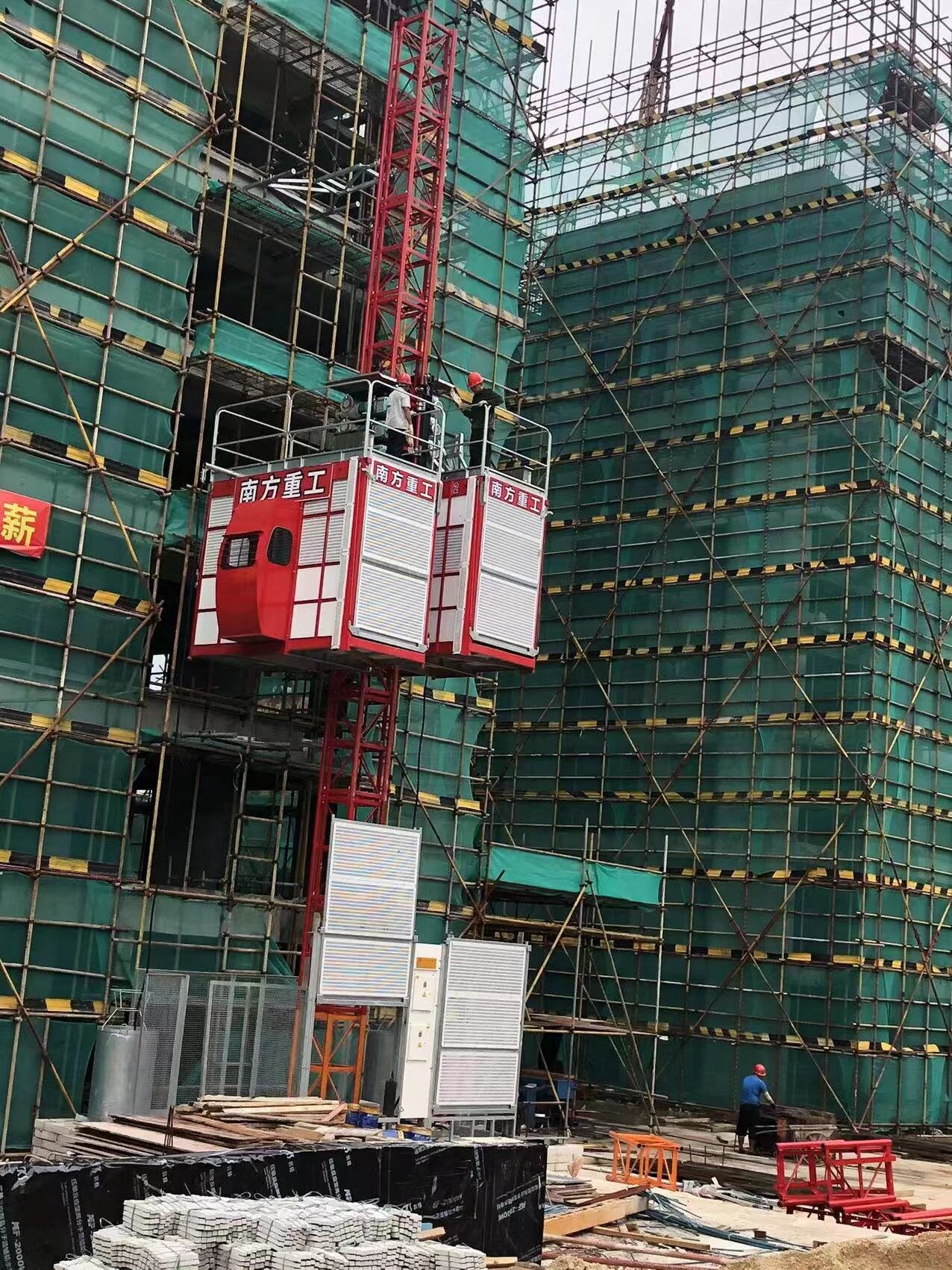 施工升降機_proc.jpg